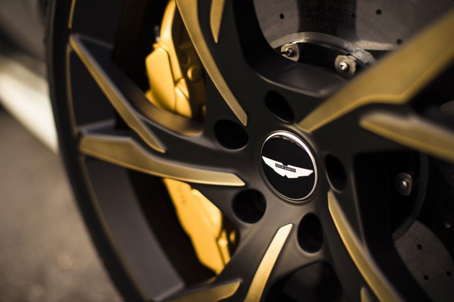Колеса Aston Martin DBS Superleggera 2018 года  (UK) (фото 7 из 40)